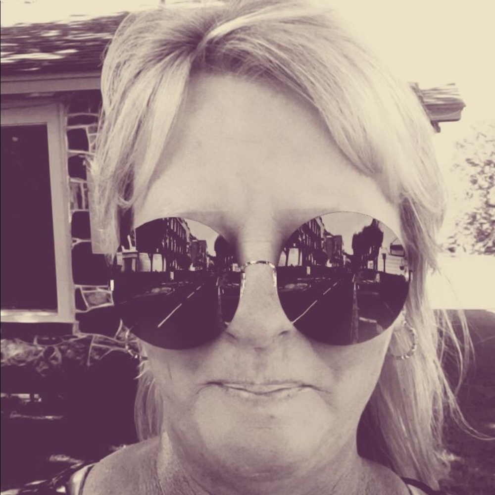 Meet your Posher, Melissa